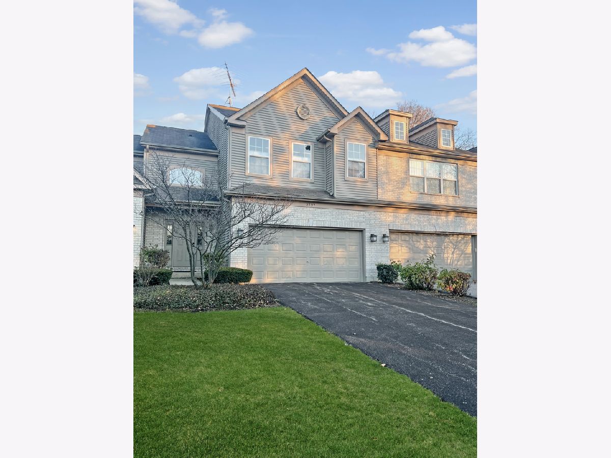 Townhomes & Condos Sold Cobblestone Woods Crystal Lake Illinois, 2727 Cobblestone