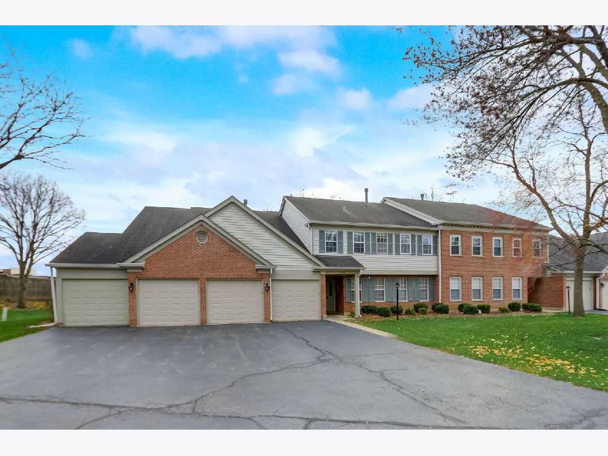 Condominiums Sold Willow Pond Schaumburg Illinois, 1305 Pennwood