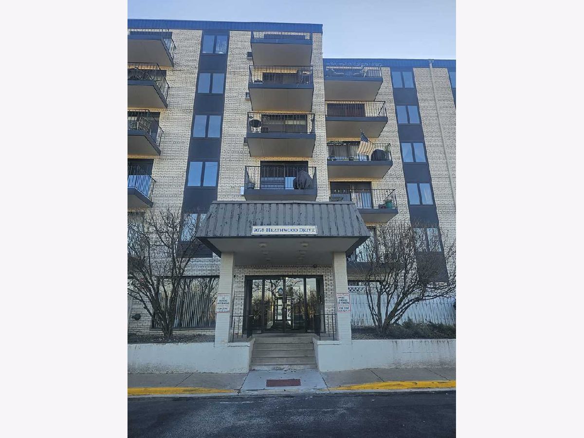 Condos & Townhomes & Homes Rented Terrace Square Niles Illinois, 9078 Heathwood