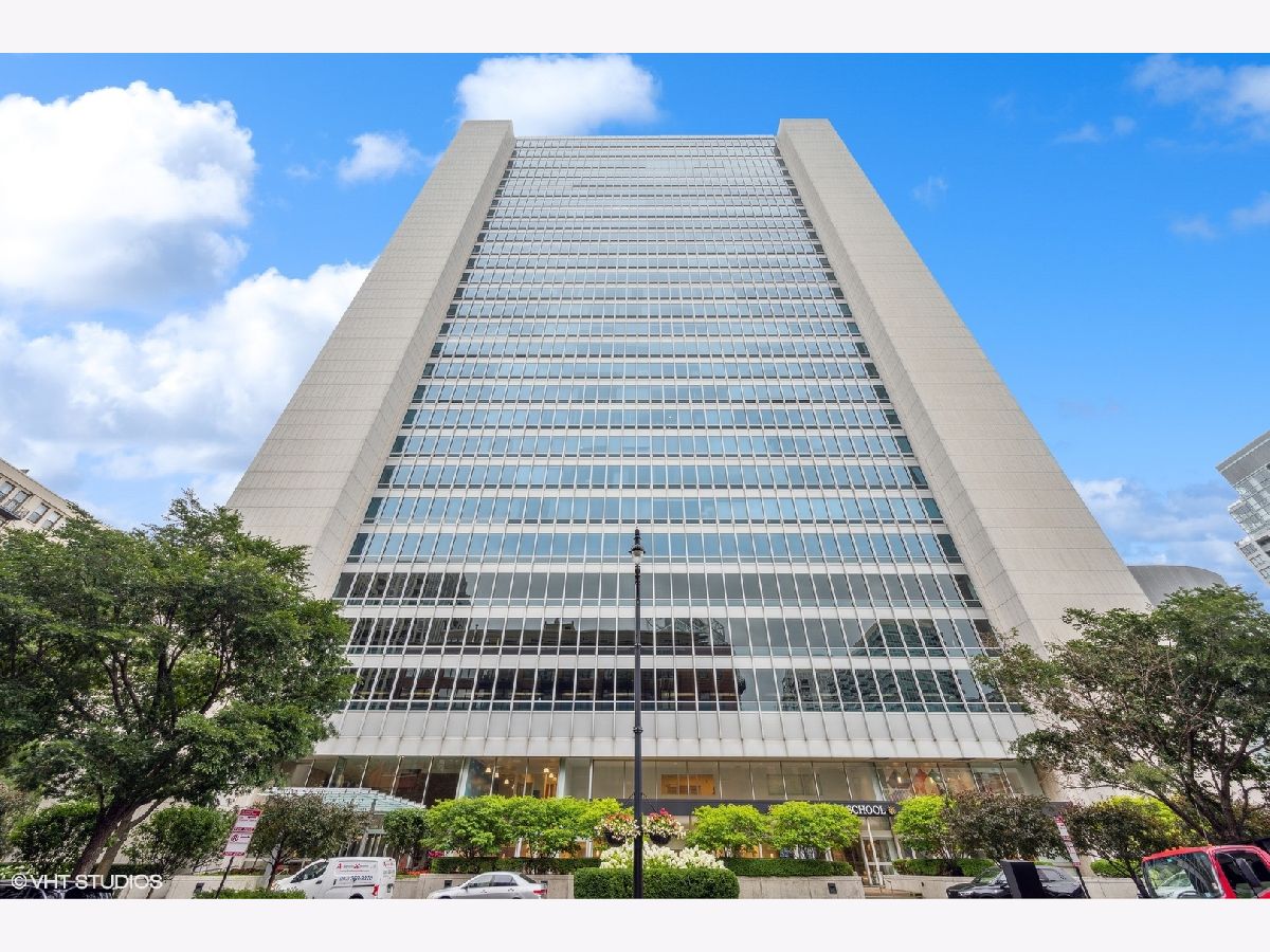 Condominiums Rented Montgomery Chicago Illinois, 500 Superior