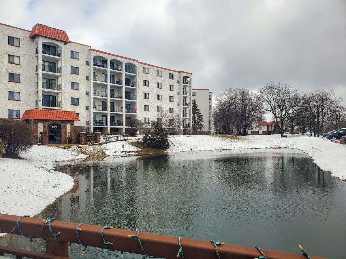 Condominiums Sold Plum Creek Wheeling Illinois, 375 Plum Creek