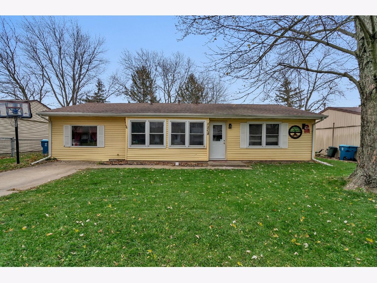 Homes & Condos & Townhomes Sold Westview Pontiac Illinois, 1208 Nixon
