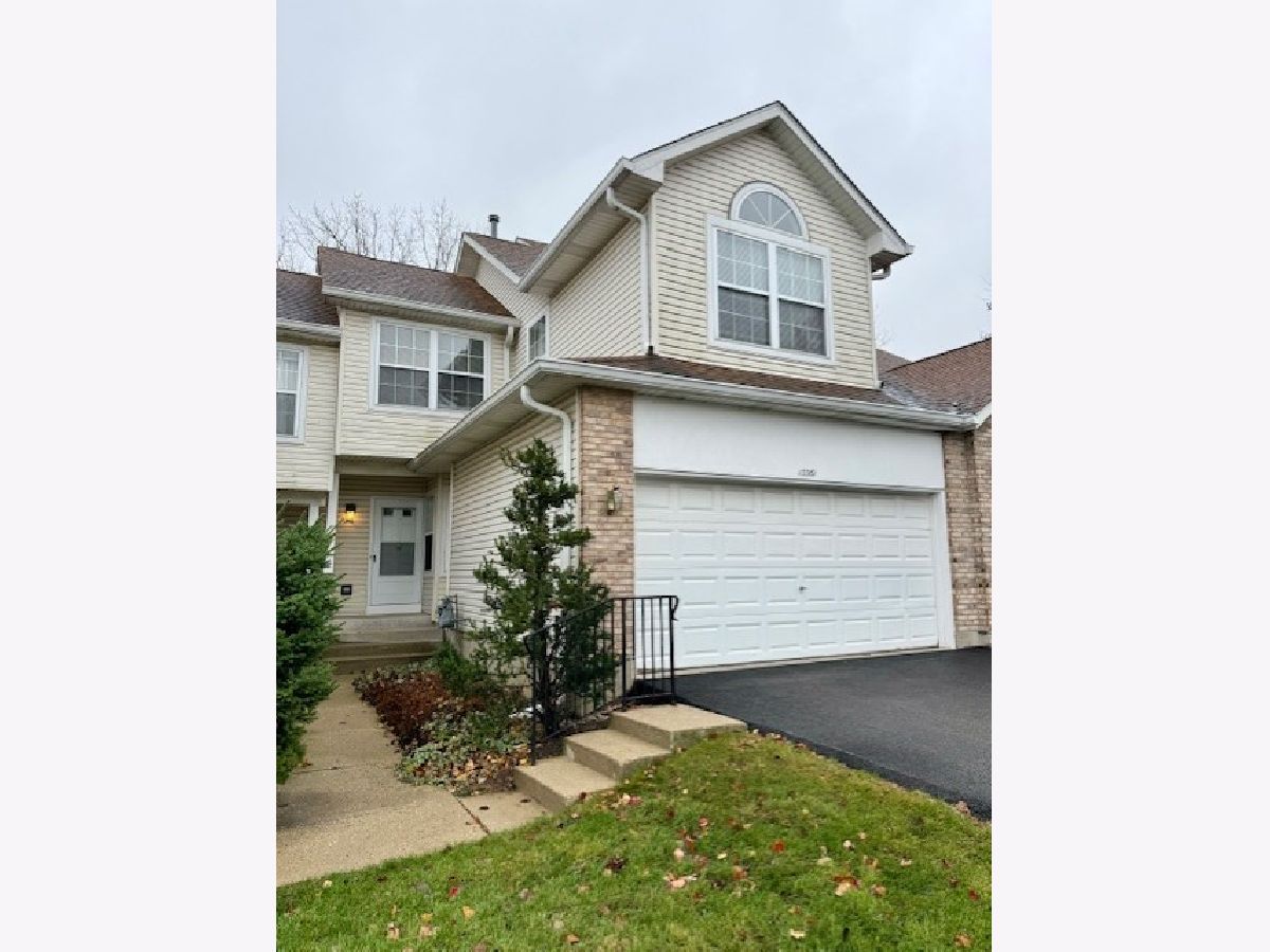 Townhomes & Condos Rented Whispering Lake Lake Bluff Illinois, 13361 Heiden