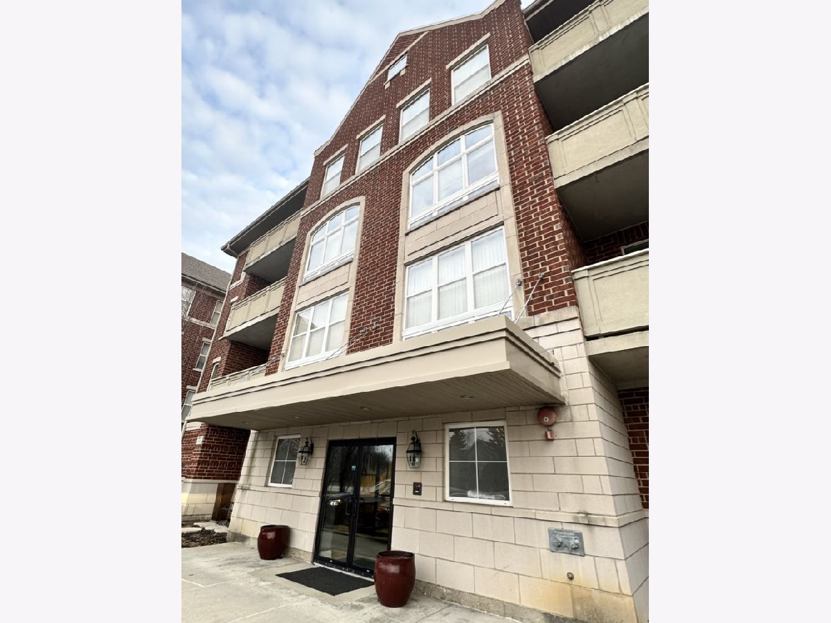 Condominiums Sold The Enclave At Quentin Palatine Illinois, 77 Quentin