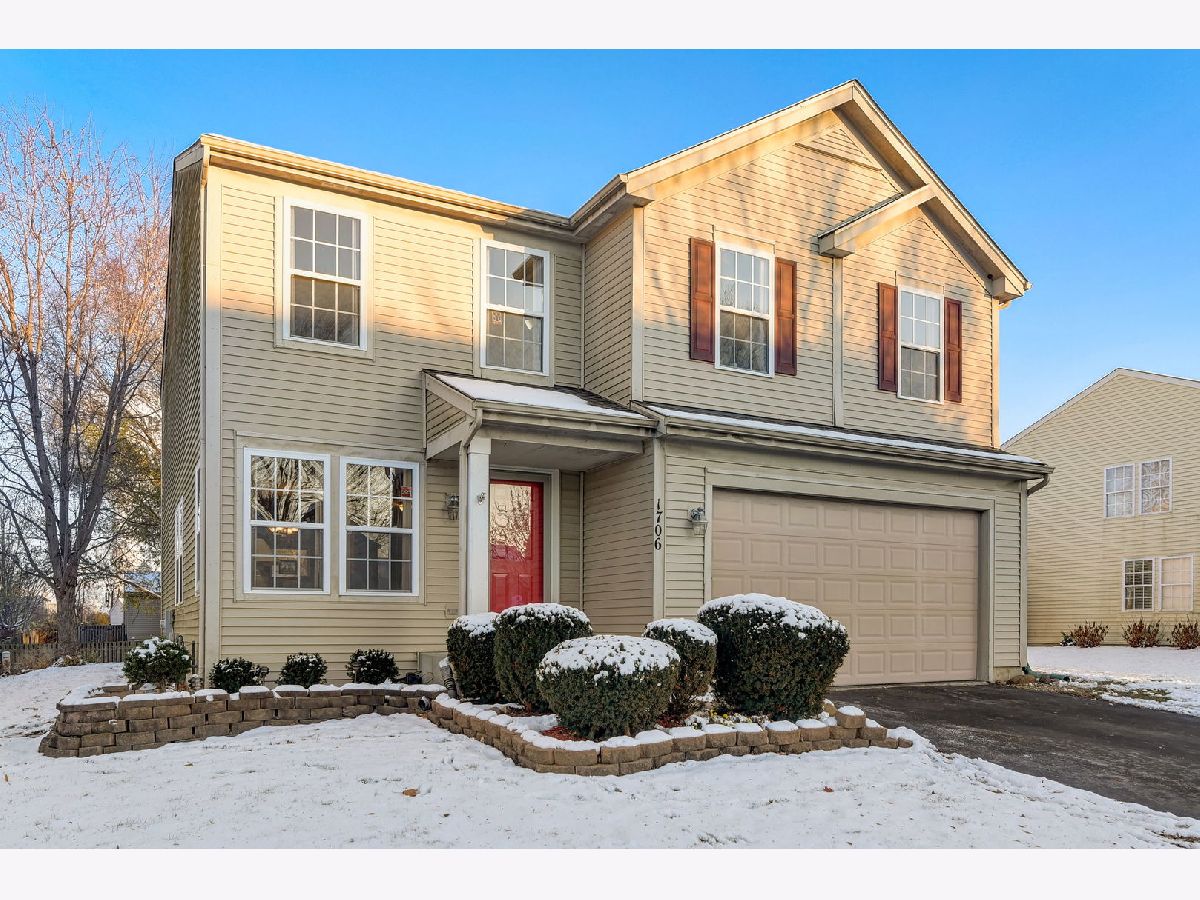 Homes & Condos & Townhomes Sold Fairfield Way Montgomery Illinois, 1706 Heatherstone