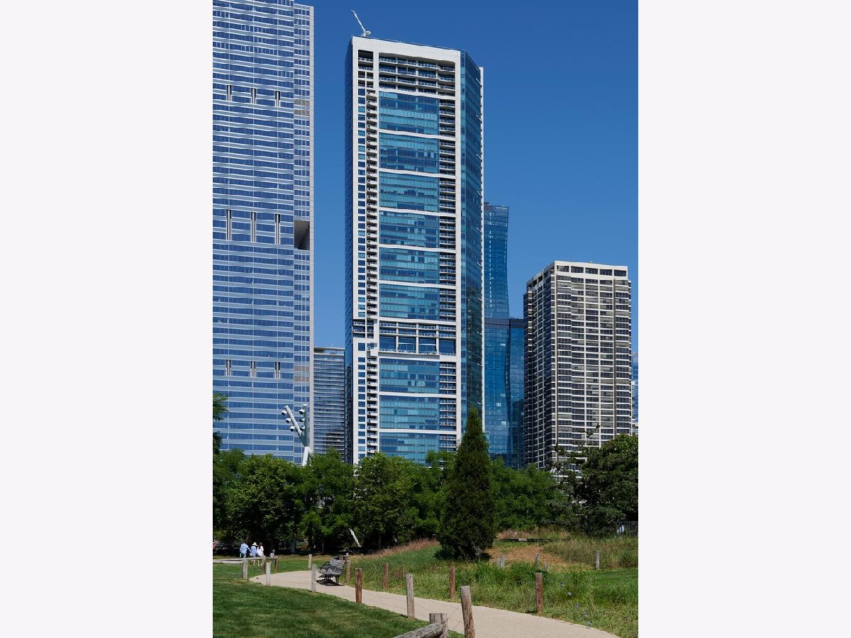 Condos & Townhomes Sold 340 E  Randolph Chicago Illinois, 340 Randolph