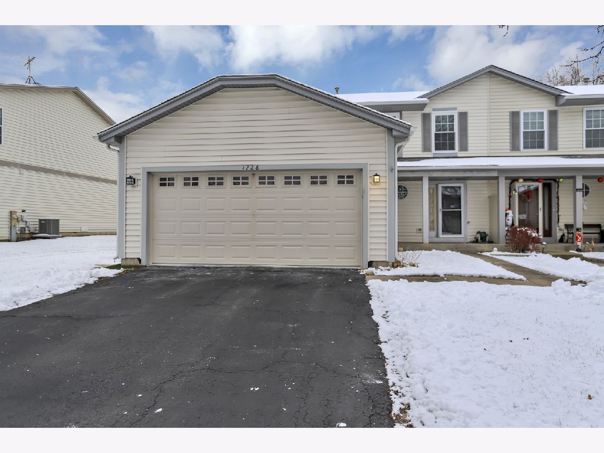 Homes & Townhomes Sold Oak Ridge Trails Streamwood Illinois, 1228 Oak Ridge
