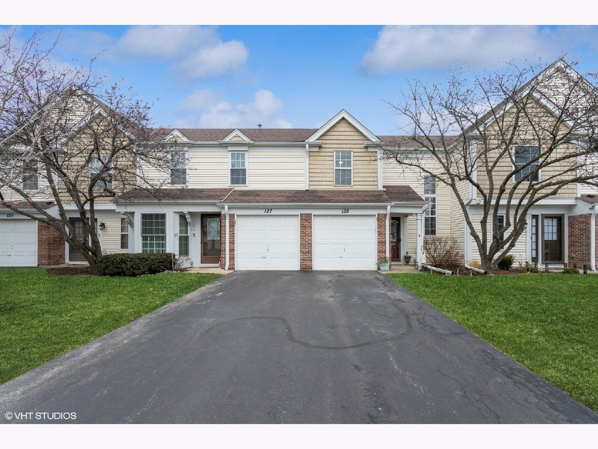 Townhomes Sold Tiffany Place Streamwood Illinois, 125 Oltendorf