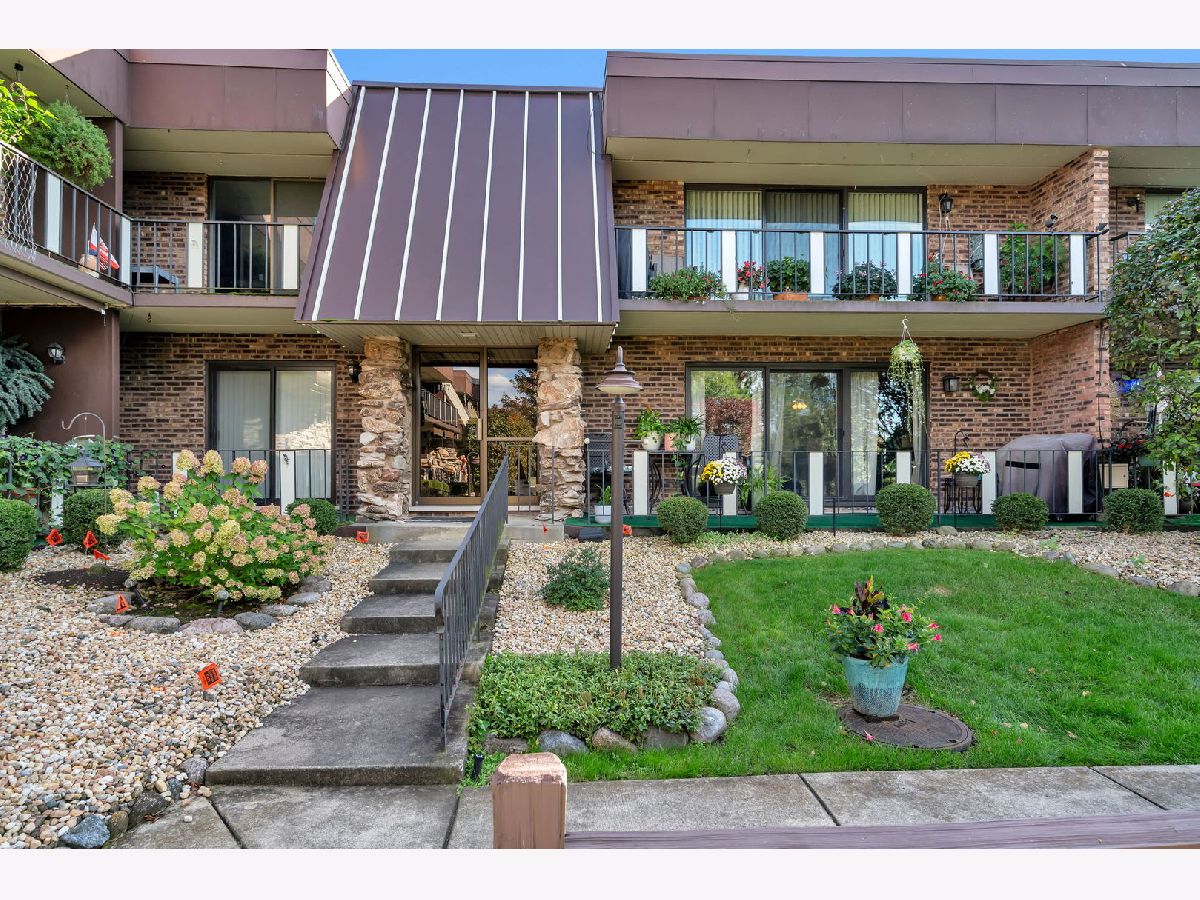 Condominiums Sold Lagoon In The Hills Palos Hills Illinois, 11121 O'gorman