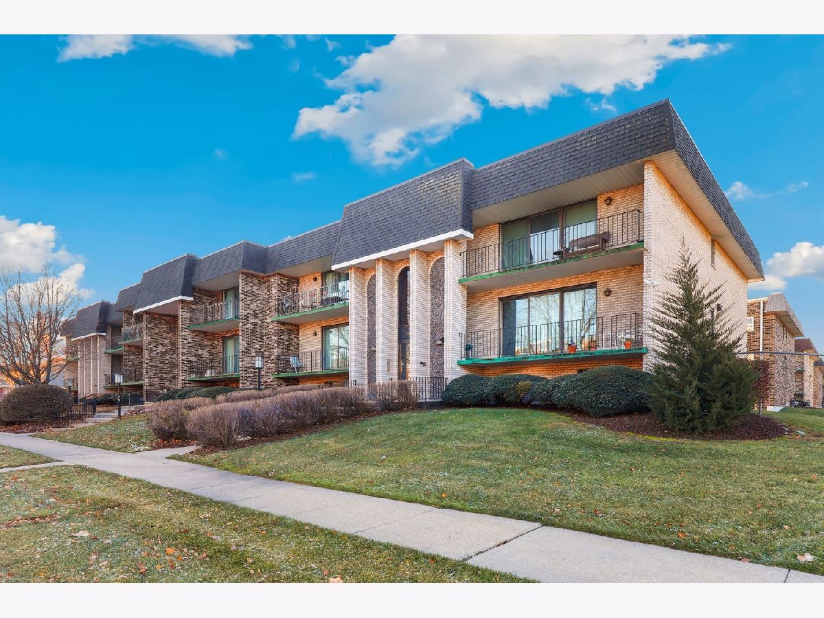 Condominiums & Homes Sold Crawford Estates Oak Lawn Illinois, 9122 Pulaski