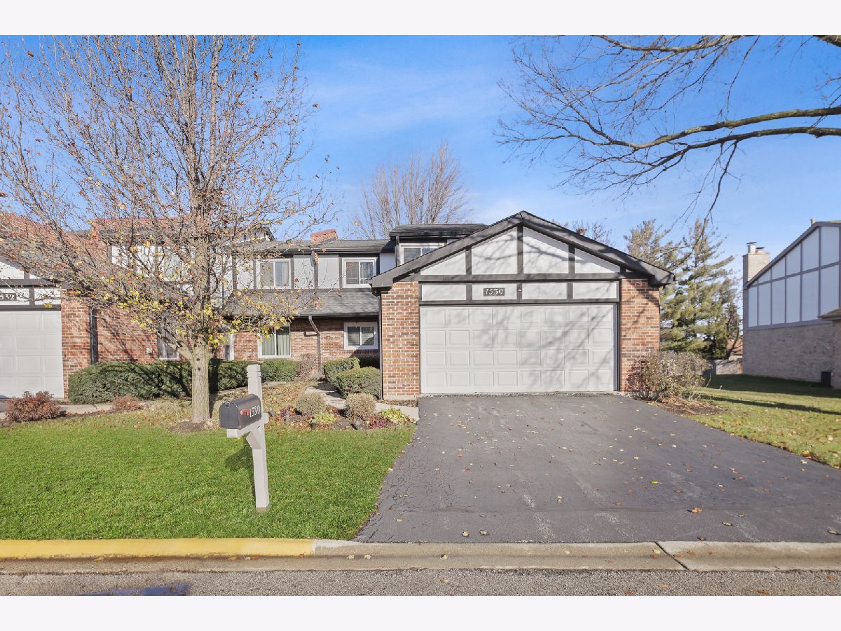 Townhomes Rented Roundtree Commons Elk Grove Village Illinois, 1530 Columbia