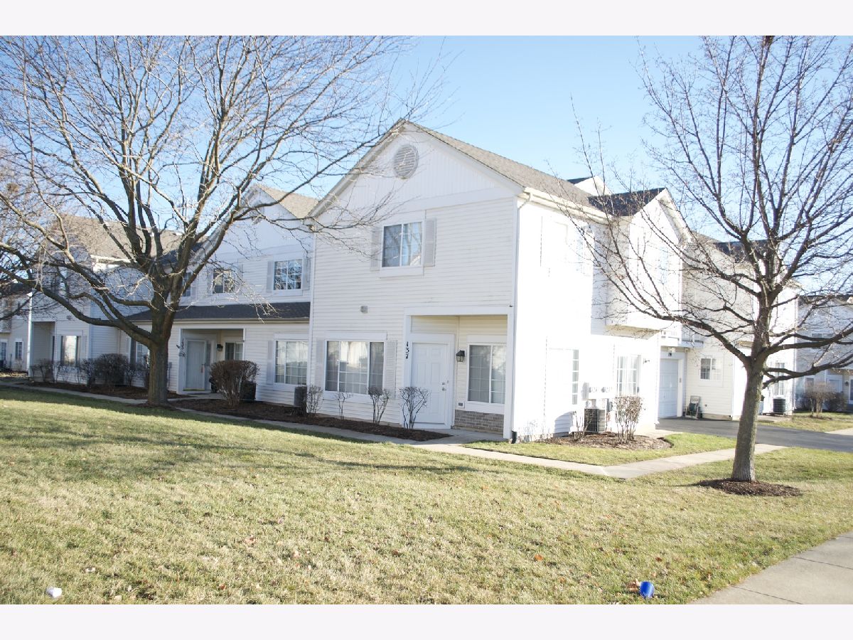 Townhomes & Condos Rented Heather Glen Aurora Illinois, 135 Heather Glen