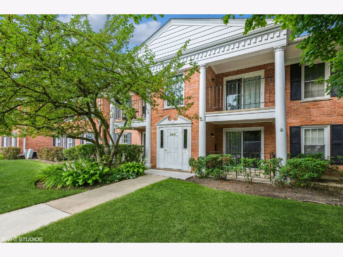 Condos & Townhomes Rented Shorely Woods Barrington Illinois, 520 Shorely