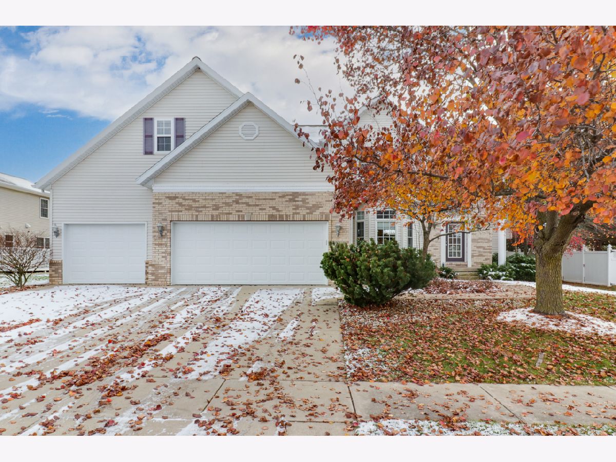 Homes & Condos & Townhomes Sold Sapphire Lake Bloomington Illinois, 3717 Gina