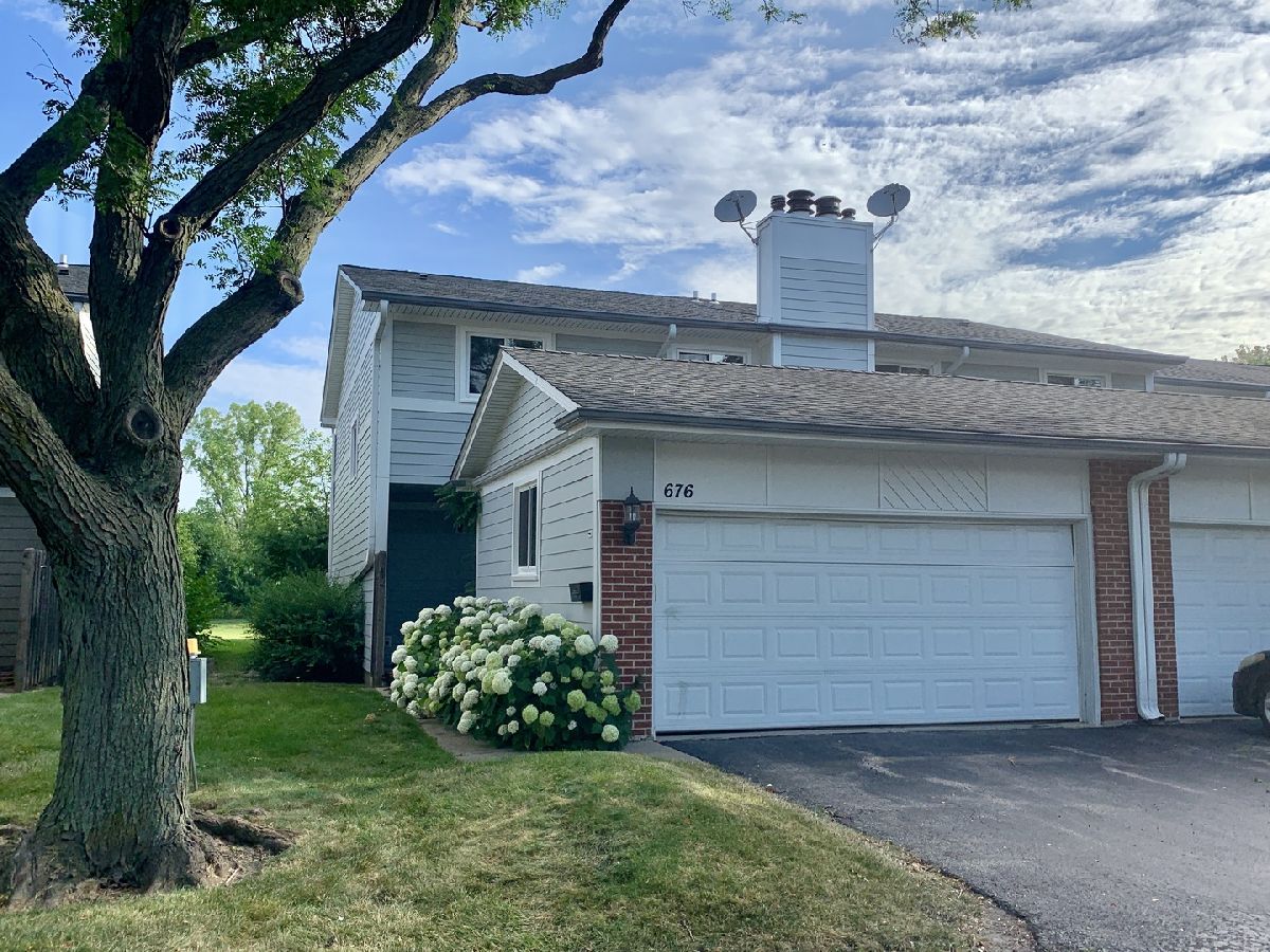 Townhomes Rented Park West Deerfield Illinois, 676 Mallard