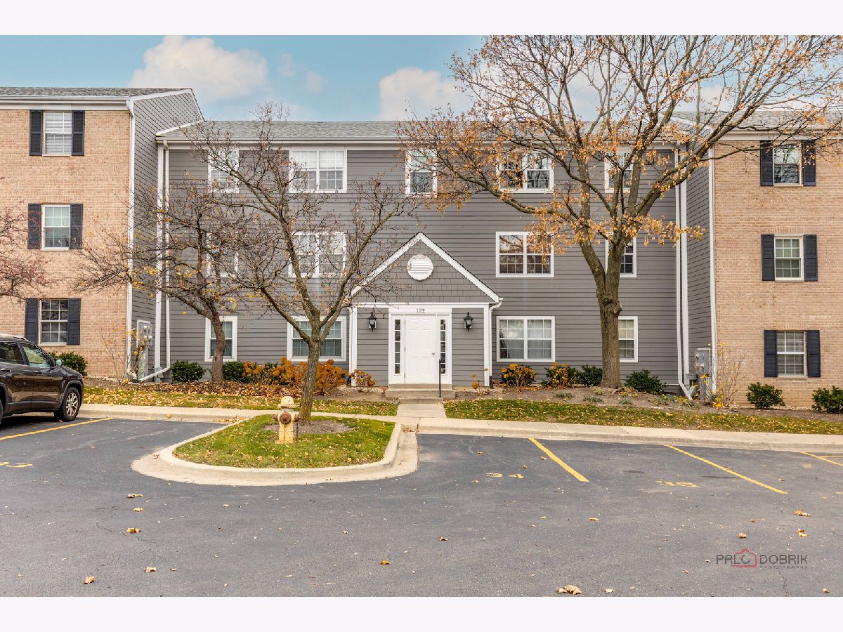 Condominiums Sold Cambridge Green Libertyville Illinois, 122 Winchester