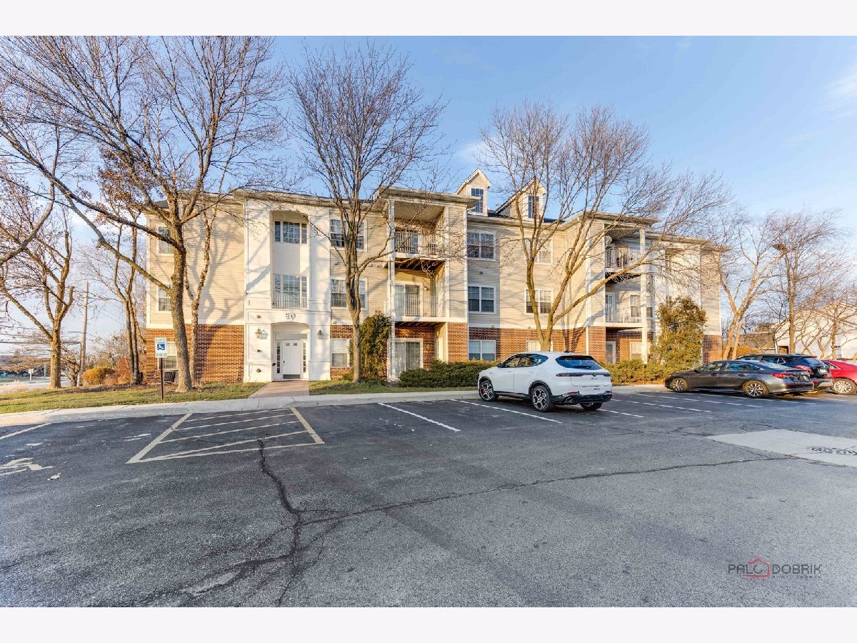 Condominiums Sold Stratford Court Lake Bluff Illinois, 3243 Stratford