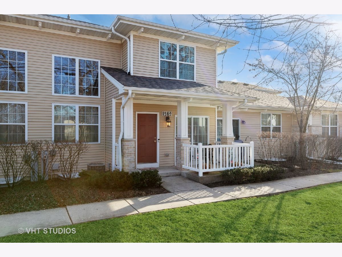Townhomes Sold Walnut Glen Crystal Lake Illinois, 1282 Walnut Glen