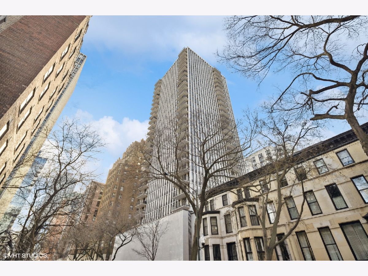 Condominiums Sold State Tower Chicago Illinois, 1230 State