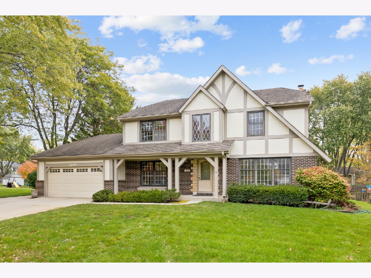 Homes & Condos & Townhomes Sold Cambridge North Libertyville Illinois, 1210 Claridge