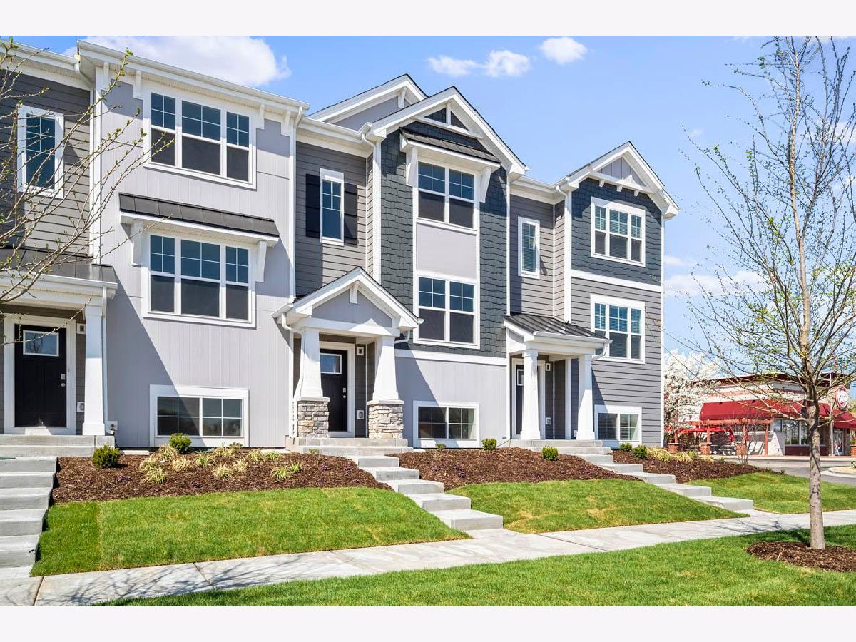 Condos & Townhomes Rented The Townes At Oak Creek Mundelein Illinois, 2020 Yellowstone