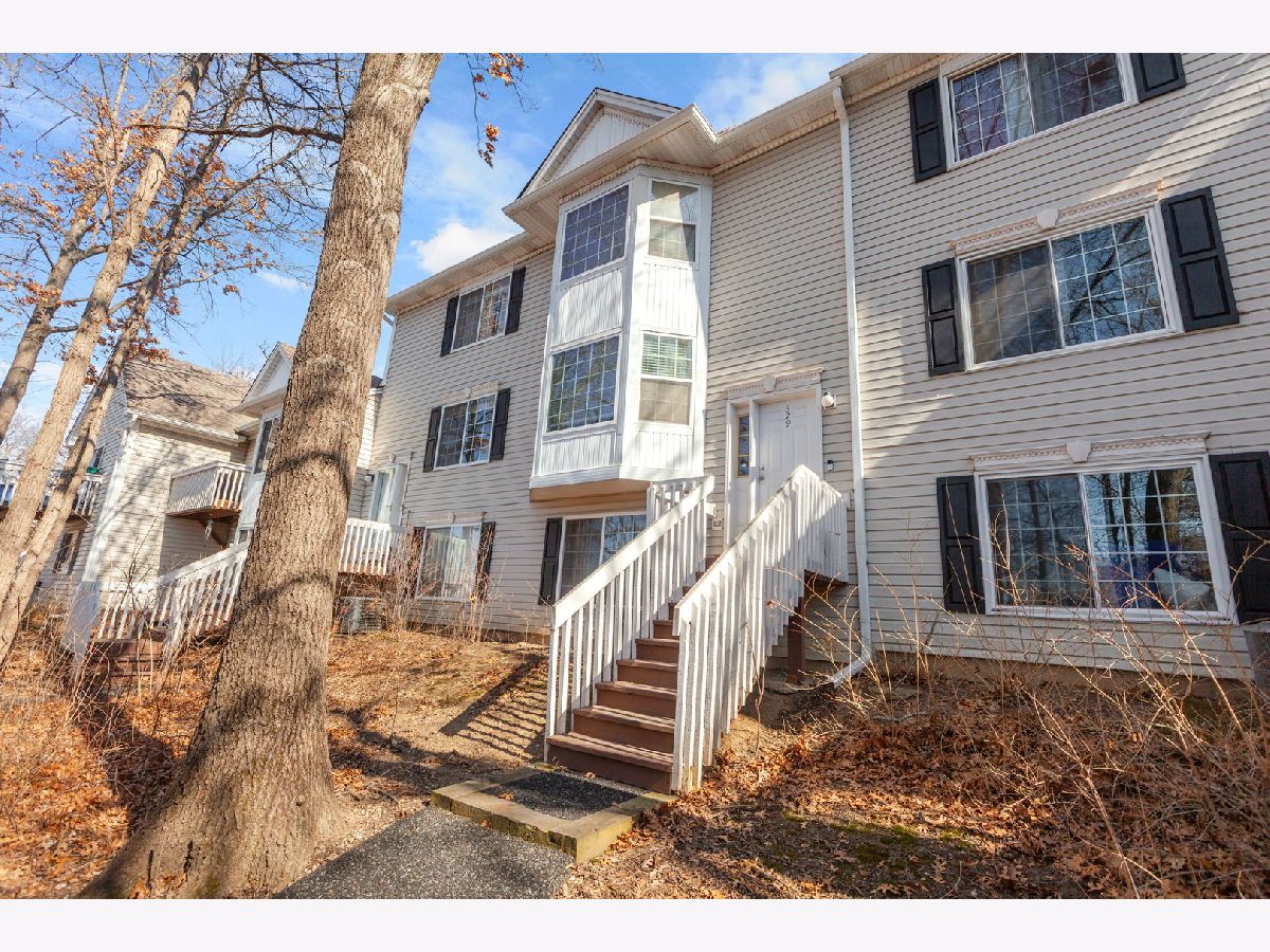  For Sale Round Lake Illinois, 329 Whispering Oaks Lane