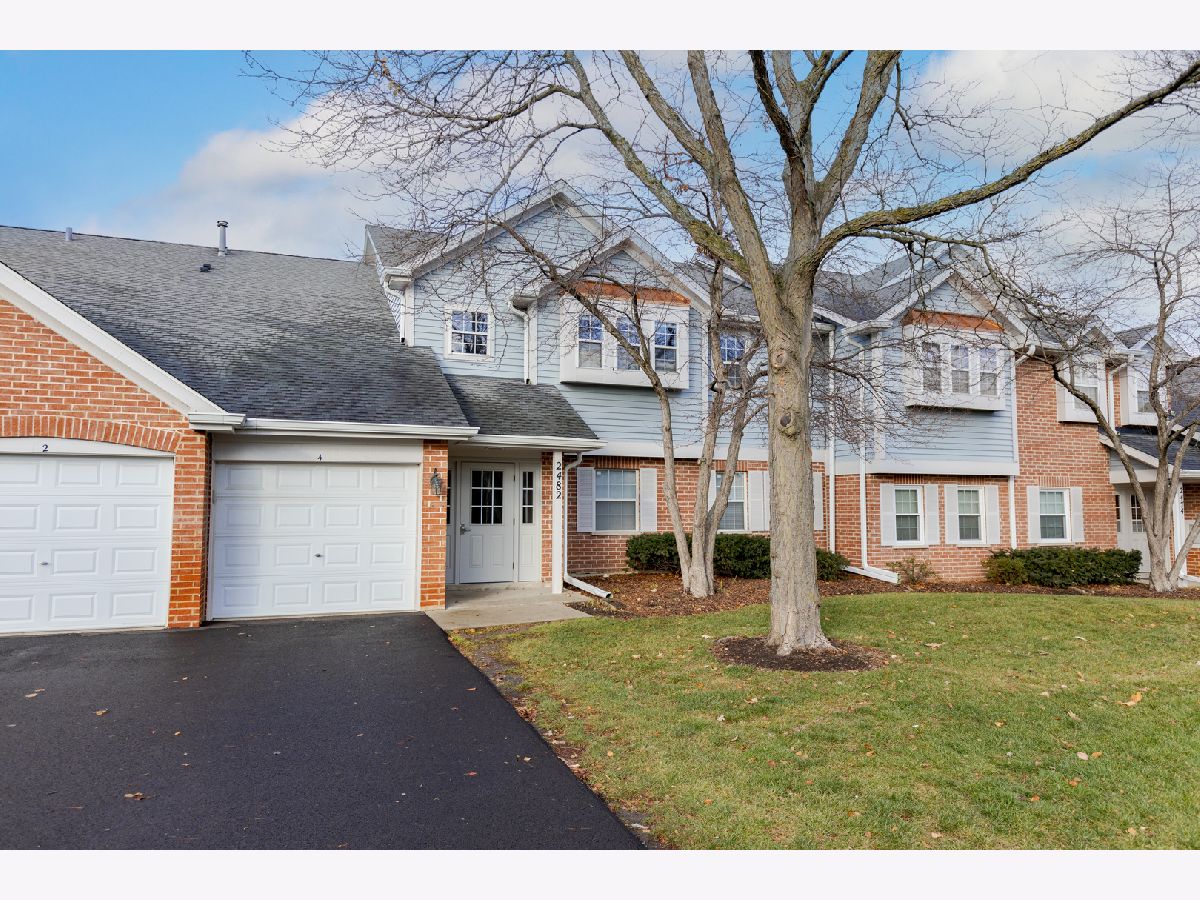 Townhomes & Condos Sold Heatherwood Schaumburg Illinois, 2482 Charleston