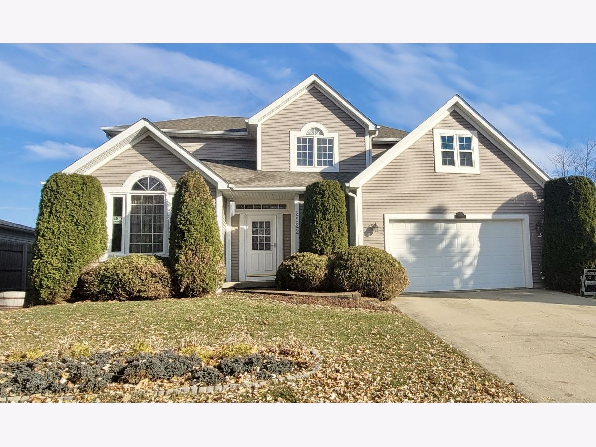 Homes Sold Waterford Woods Lindenhurst Illinois, 2522 Forest View