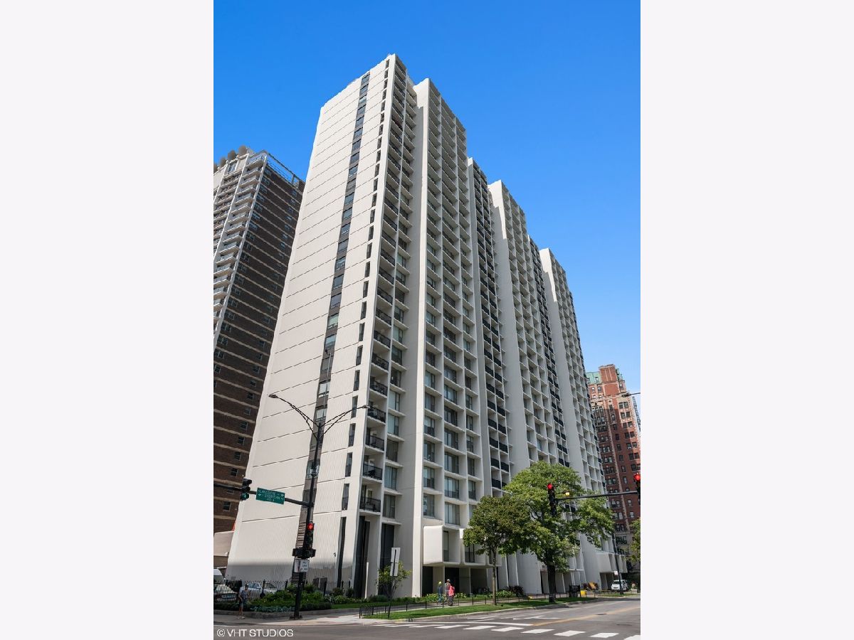 Condominiums Sold Harbor House Chicago Illinois, 3200 Lake Shore