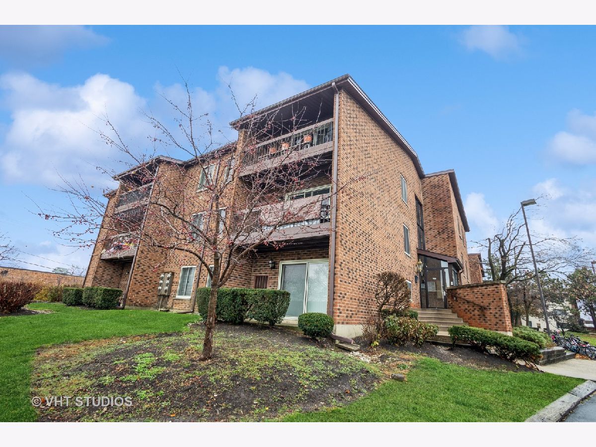 Condominiums Rented 12 Oaks Elk Grove Village Illinois, 900 Perrie