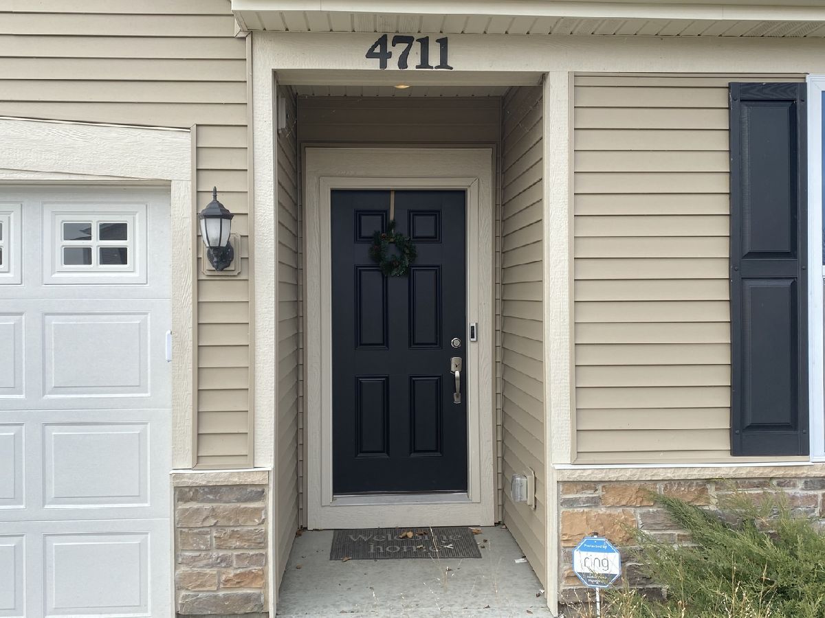 Townhomes & Homes Rented Meadows Of West Bay Wonder Lake Illinois, 4711 Redbud