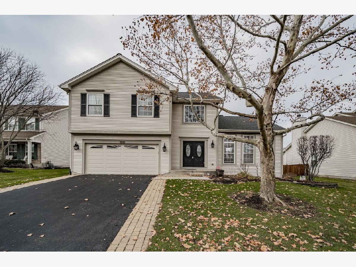Homes Sold Barrington Ridge Aurora Illinois, 1995 Colonial