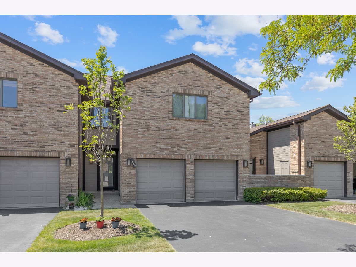 Townhomes Sold Poplar Creek Hoffman Estates Illinois, 1682 Pebble Beach