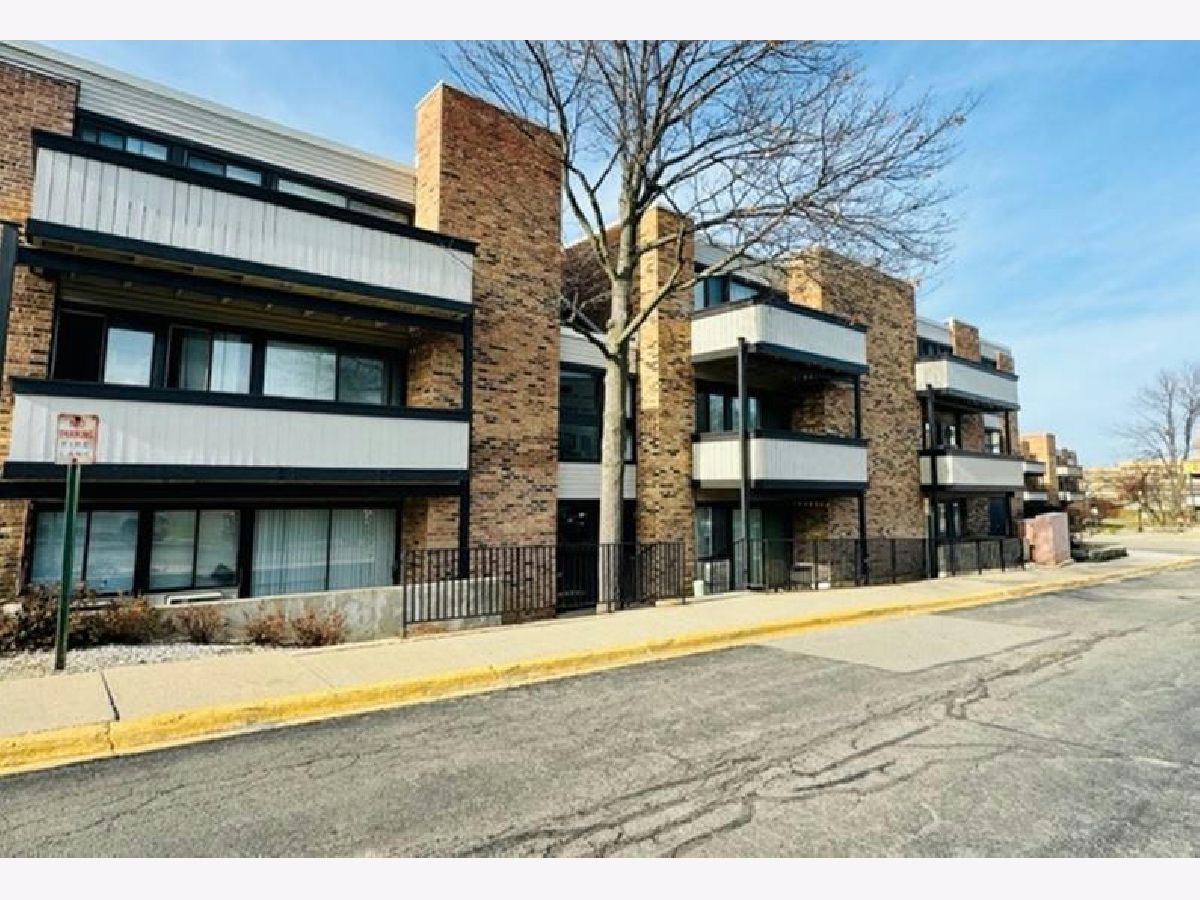 Condominiums Sold Lakeside At Walden Schaumburg Illinois, 1806 Hemlock