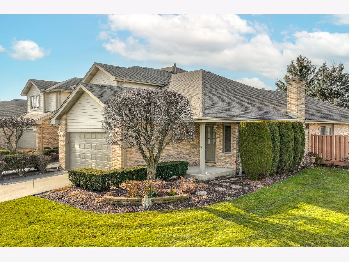 Townhomes Sold Baileys Crossing Lemont Illinois, 1366 Baileys Crossing