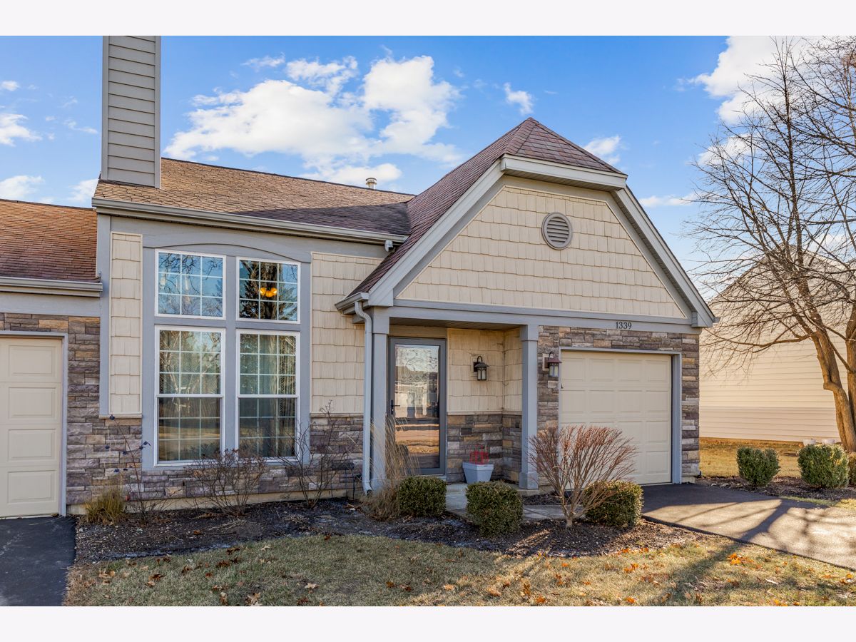 Townhomes & Homes Sold Spinnaker Cove Carol Stream Illinois, 1339 Woodlake