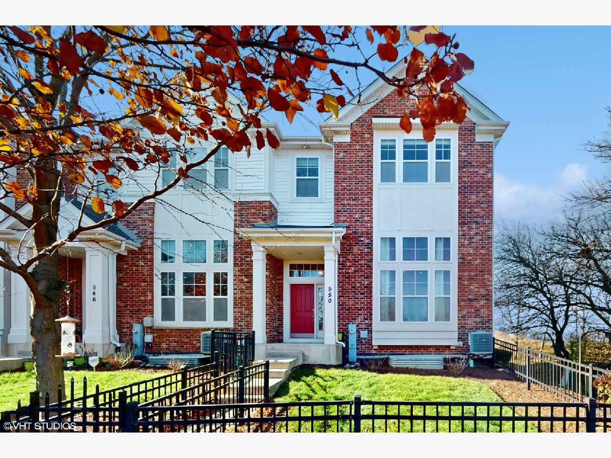 Townhomes & Condos Sold The Plaza On New York Aurora Illinois, 550 Grosvenor