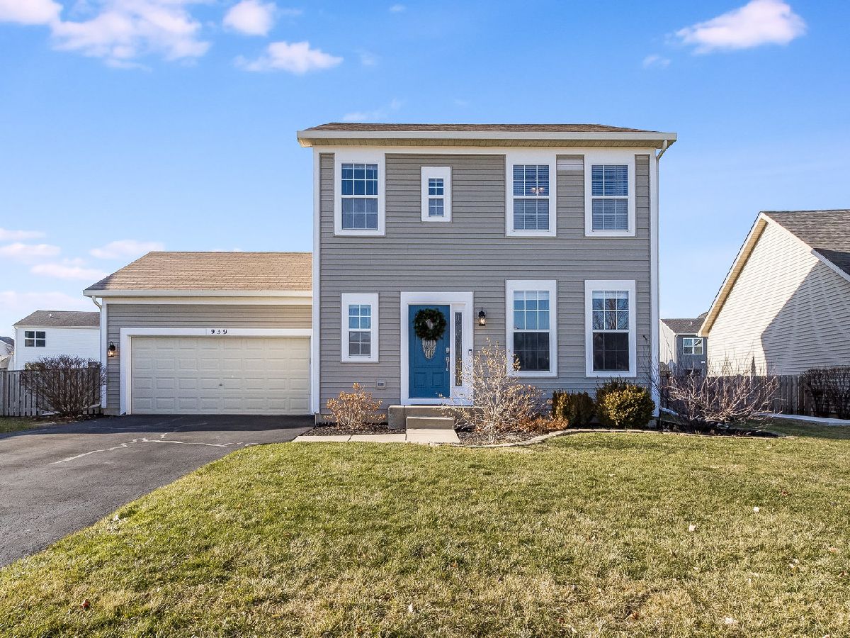 Homes & Condos & Townhomes Sold Lakewood Springs Club Plano Illinois, 939 Daniel