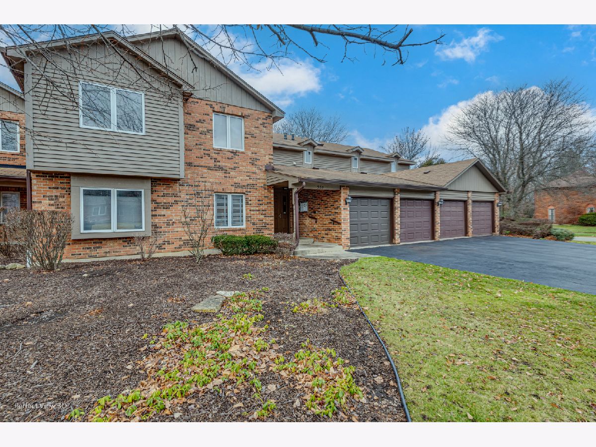 Homes & Condos & Townhomes Rented Creekside Naperville Illinois, 985 West