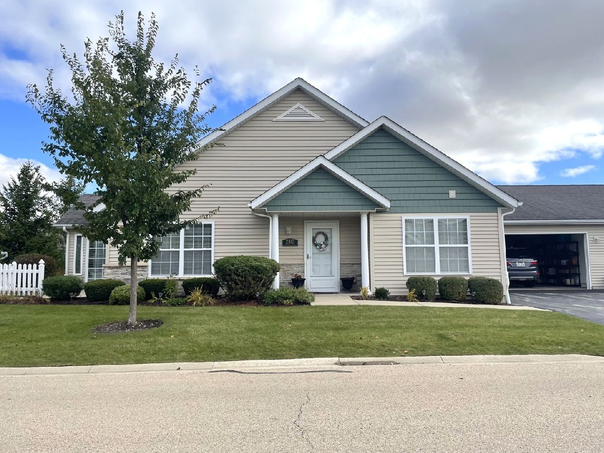 Condominiums Sold Somerset Farm Sycamore Illinois, 2102 Somerset