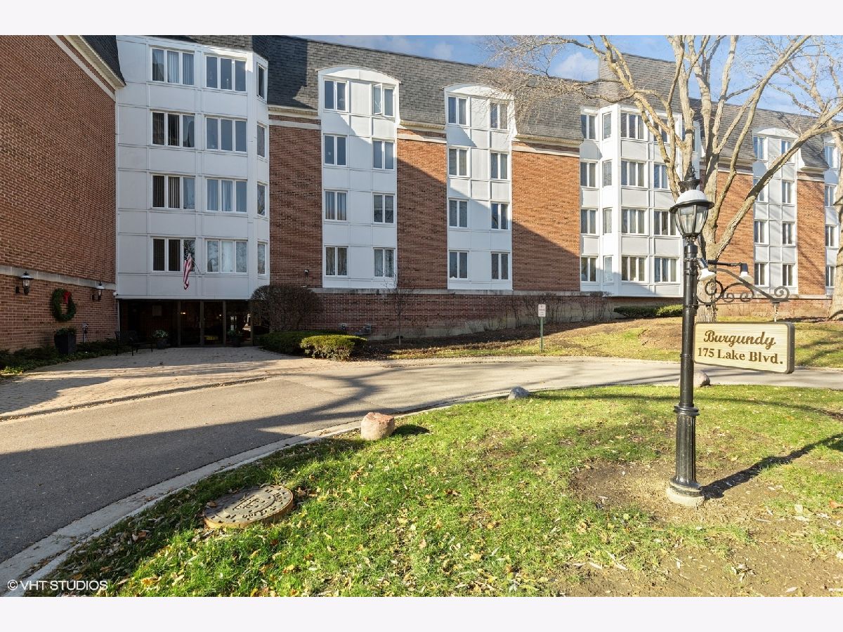 Cambridge On The Lake Buffalo Grove IL, Condominiums For Sale & For