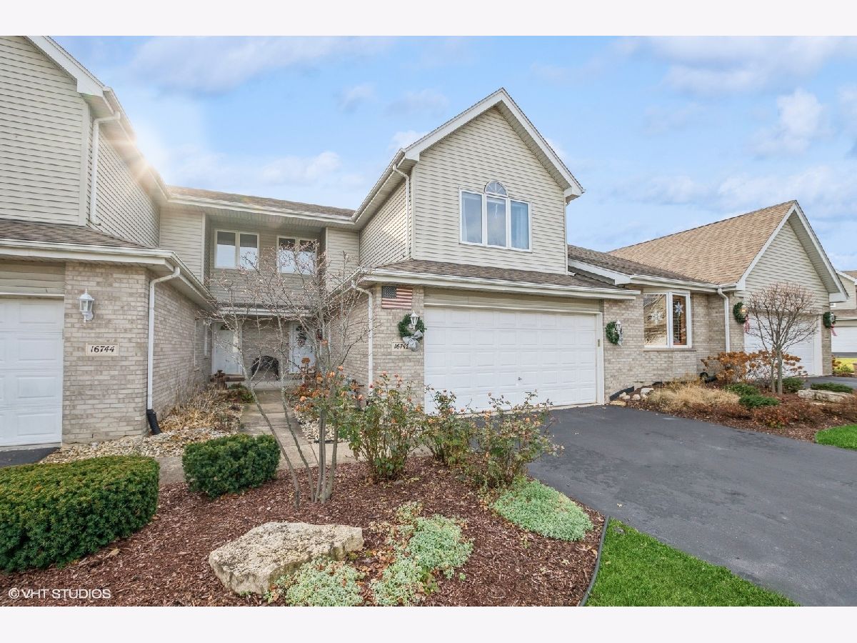 Homes & Townhomes Sold Grasslands Orland Park Illinois, 16742 Summercrest