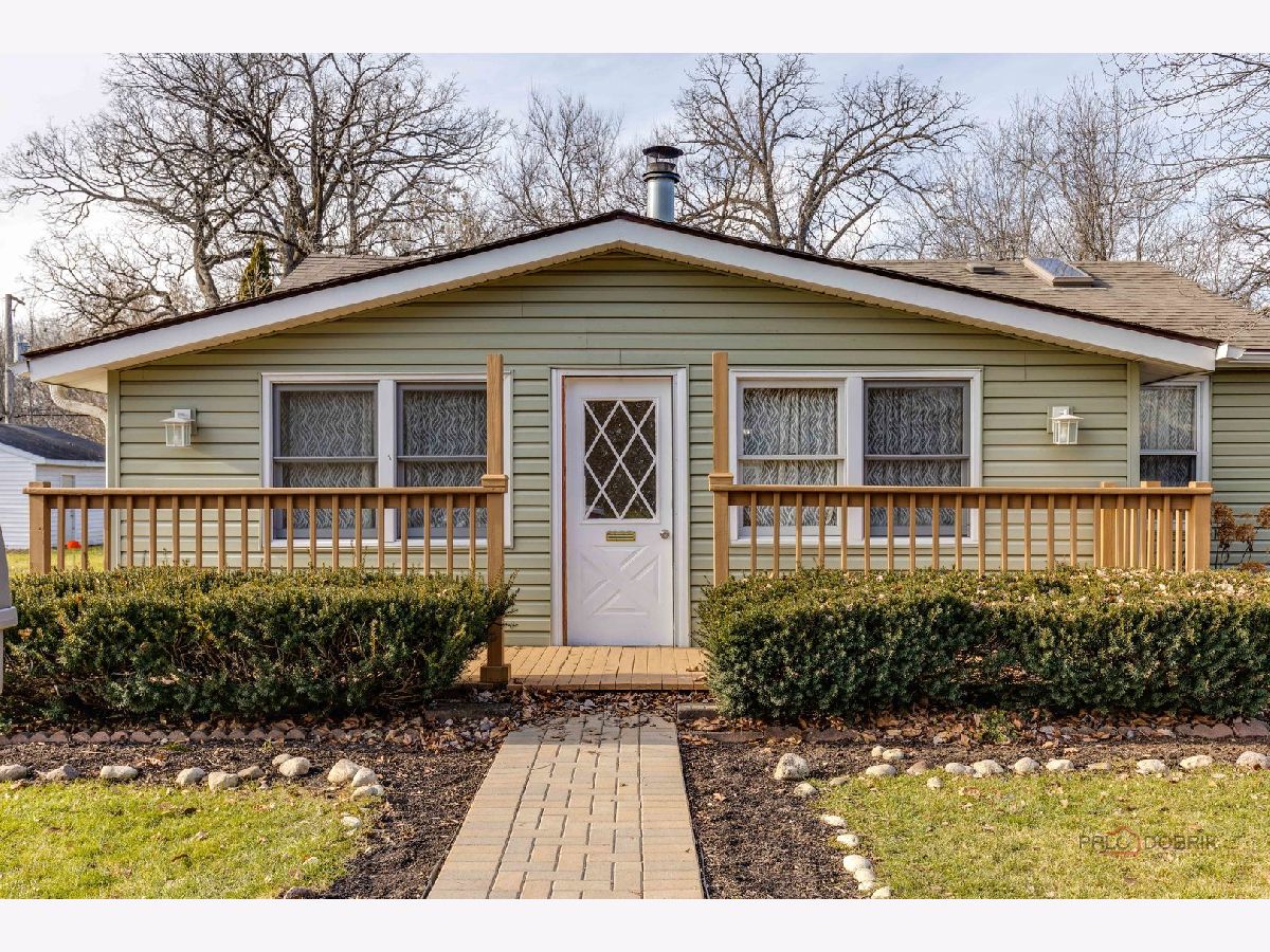 Homes Sold Mylith Park Island Lake Illinois, 27630 Hickory