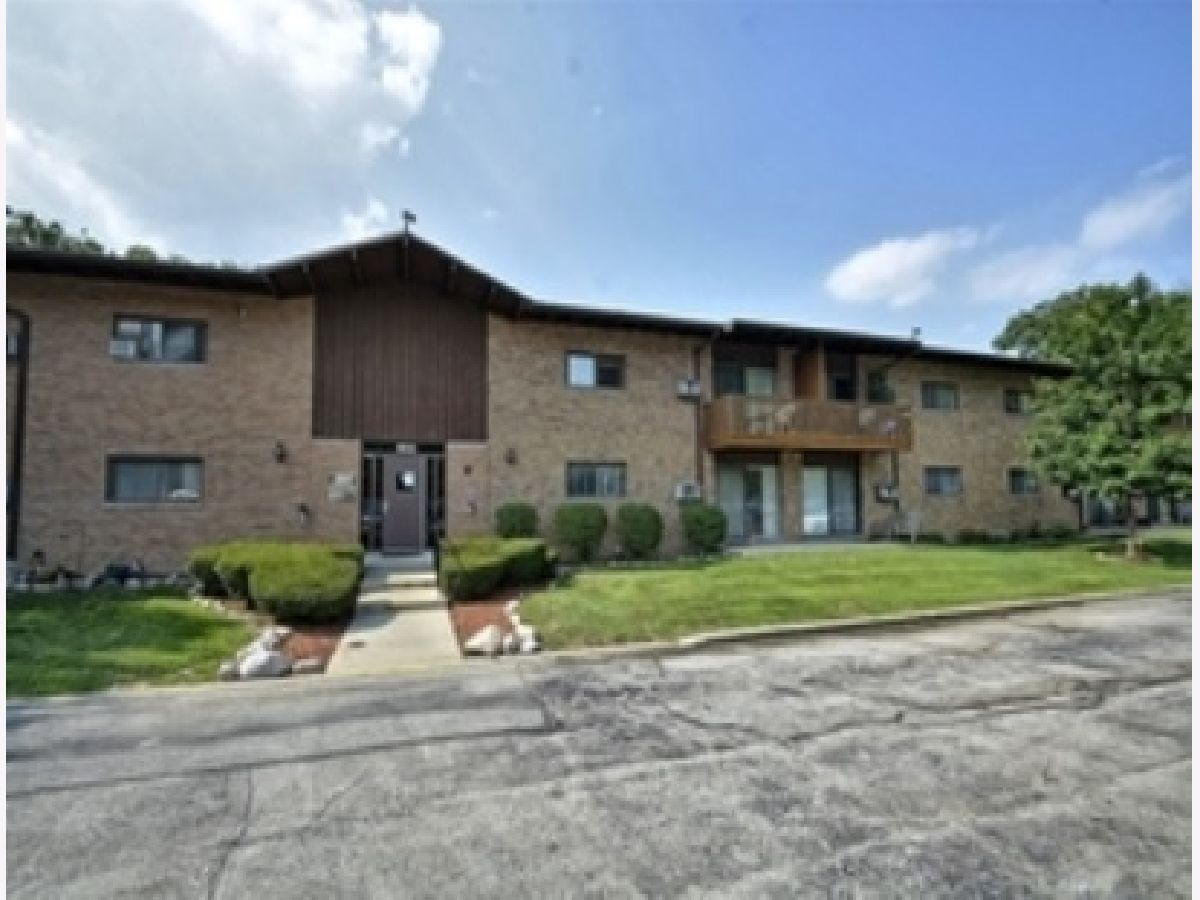 Condominiums Rented Forest Trail Willow Springs Illinois, 8000 Archer