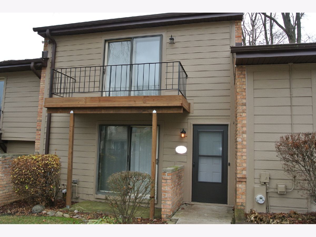 Townhomes & Condos Sold Woodhills Bay Colony Fox Lake Illinois, 67 Mineola