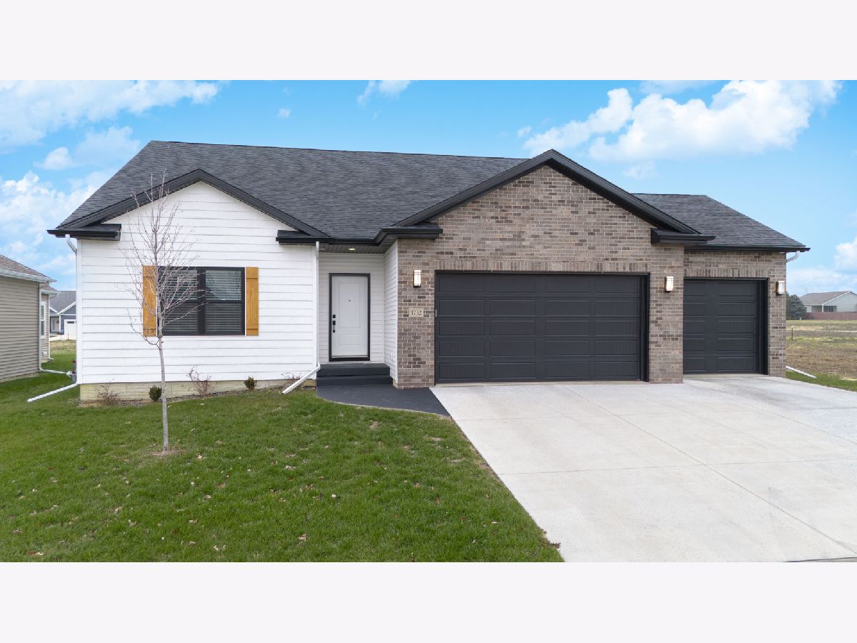 Homes Sold Hershey Grove Bloomington Illinois, 1732 Eide