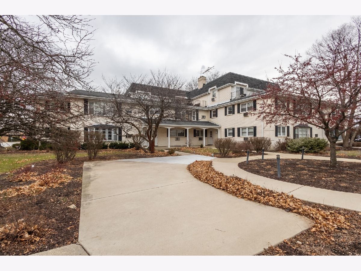 Condominiums Sold Hampton Courts Arlington Heights Illinois, 516 Eastman