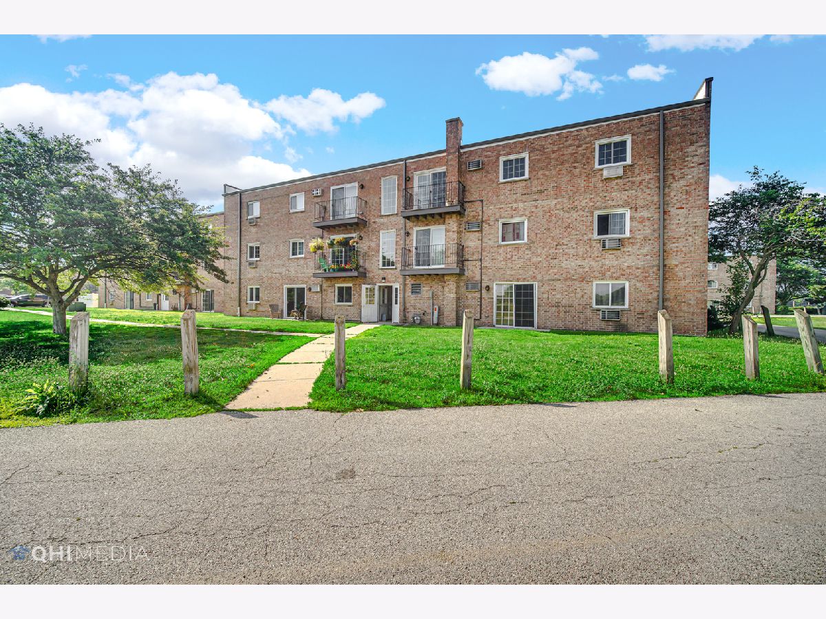 Condominiums Rented Carolshire Carol Stream Illinois, 159 Elk