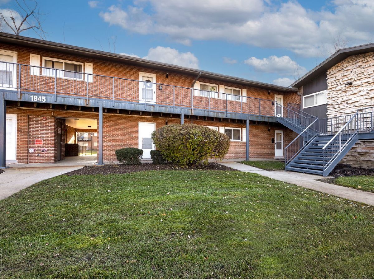 Condominiums Sold Dover Park Mount Prospect Illinois, 1845 White Chapel