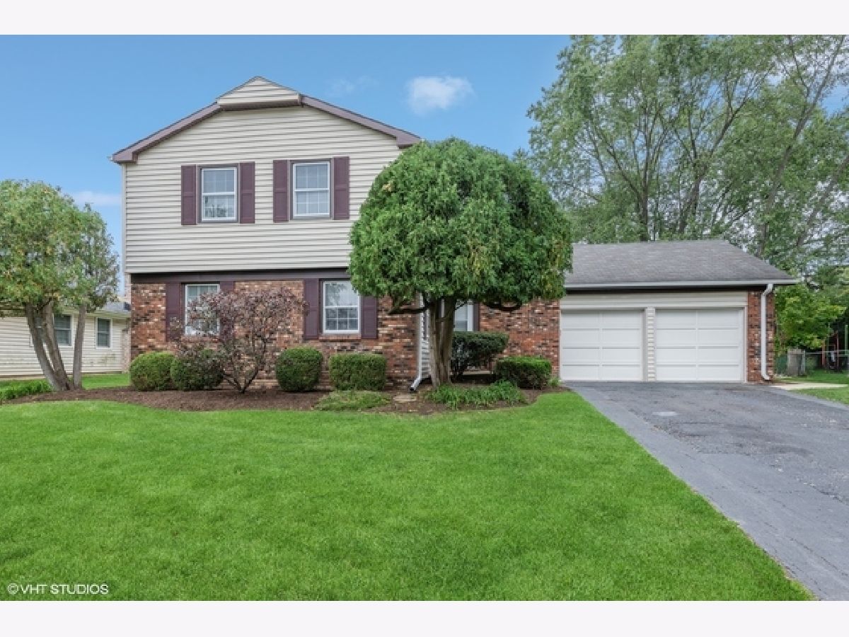 Homes Rented Strathmore Buffalo Grove Illinois, 851 Silver Rock